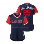 Camiseta Beisbol Mujer Boston Red Sox Steve Pearce 2018 LLWS Players Weekend Late Lightning Azul